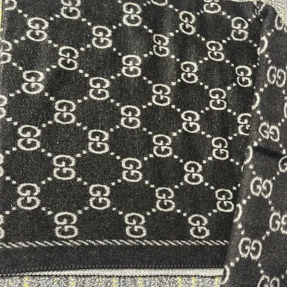 Gucci Burgundy and Pink Monogram Scarf - Picture 2 of 3